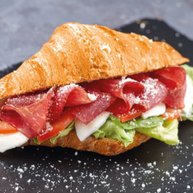 Круассан с вяленой говядиной