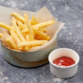 Картофель фри с кетчупом