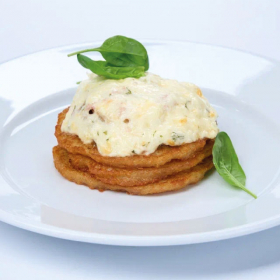 Драники, запеченные с куриным бедром и сыром