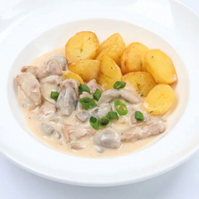 Свинина в сливочном соусе с грибами и жареным картофелем(СРЕДА)